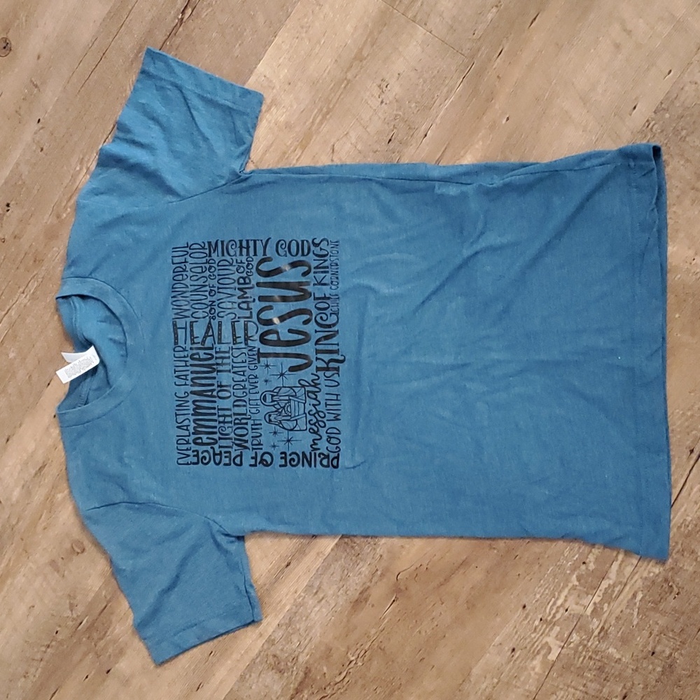 5/$15 NWOT Blue Christmas Shirt, size XS